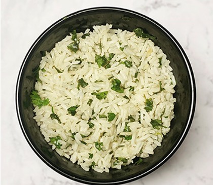 Schüssel mit Koriander-Limetten-Reis