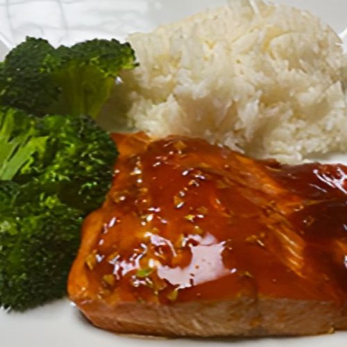Teriyaki-Lachs aus dem Ofen mit Reis und Brokkoli