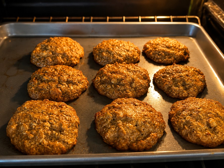 9 doppelte Bananen-Hafer-Protein-Kekse im Backofen