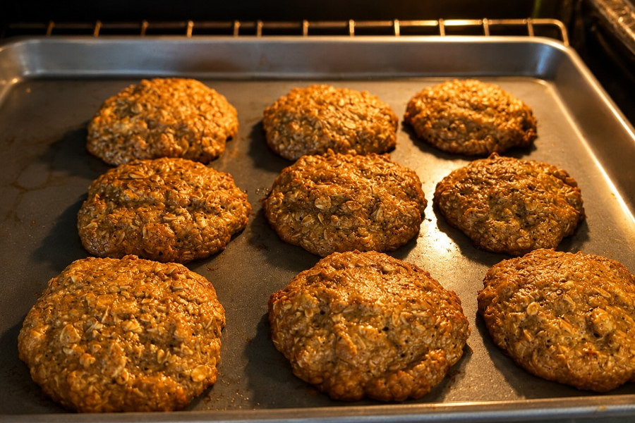 9 doppelte-Bananen-Hafer-Protein-Kekse im Backofen
