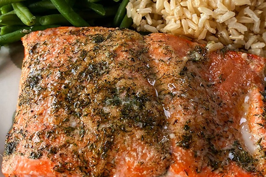 Lachs mit Knoblauch und Dill